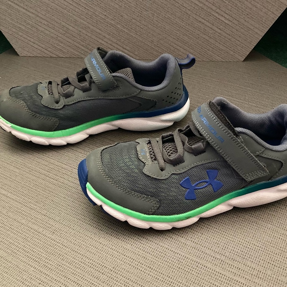 Under Armour Sneakers